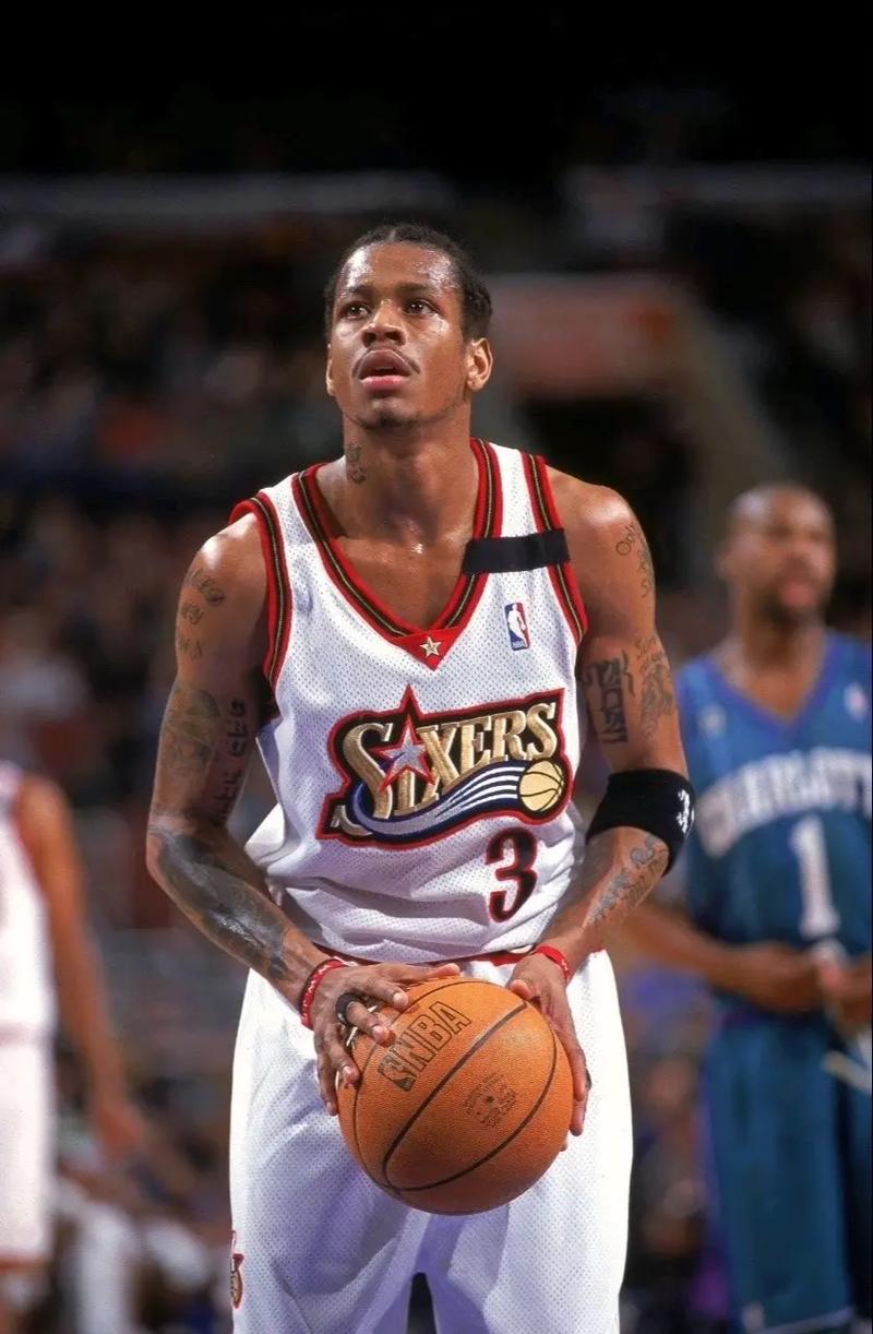 布伦森：布朗推行他的战术体系严厉督促我们 要坚决执行从我做起（布伦森：布朗强力推行战术体系并严厉督促，我们须坚决执行，我先以身作则）