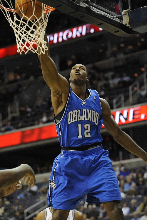 郑钦文狂揽1900万代言，伤病反弹能否满血冲2026？（郑钦文拿下1900万代言，伤病起伏后还能满血冲击2026吗？）