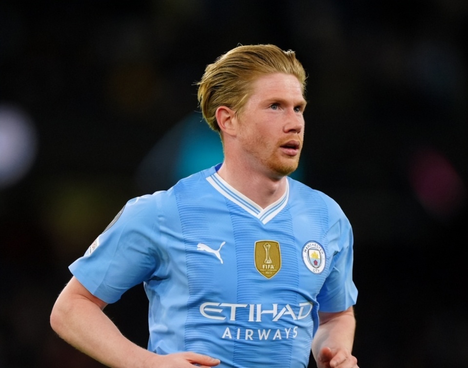 队报：朗斯将在冬窗签下莱比锡中场海达拉，转会费300万欧元（队报称朗斯将于冬窗以300万欧元引进莱比锡中场海达拉）