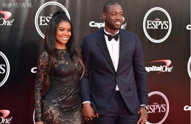 西甲半场：安东尼闪击，费兰戴帽，巴萨暂4-1贝蒂斯（西甲半场战报：安东尼开场破门，费兰上演帽子戏法，巴萨暂以4-1领先贝蒂斯）