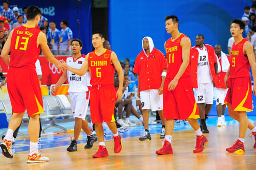 数据栏洁癖？榜眼杜智博10分钟无数据&甚至0失误犯规 正负值-16（榜眼杜智博10分钟“隐身”：零数据零失误零犯规，正负值-16引热议）