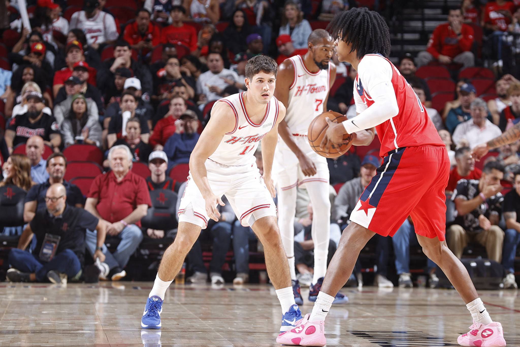 德比迎来关键胜利，米兰升至意甲积分榜第二（关键德比告捷，AC米兰跃居意甲第二）