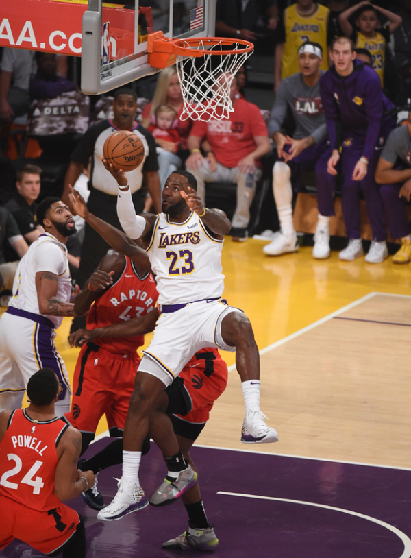 桑托斯1-1巴西国际仍处于降级区，帕特里克破门，巴雷亚尔扳平（桑托斯1比1战平巴西国际仍未逃离降级区：帕特里克先拔头筹，巴雷亚尔扳平）