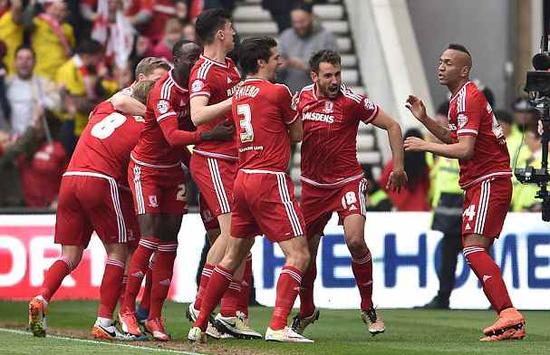 内马尔当记首功！桑托斯最后6轮豪取4胜2平，最终成功保级（内马尔立下头功！桑托斯末6轮4胜2平，惊险保级）