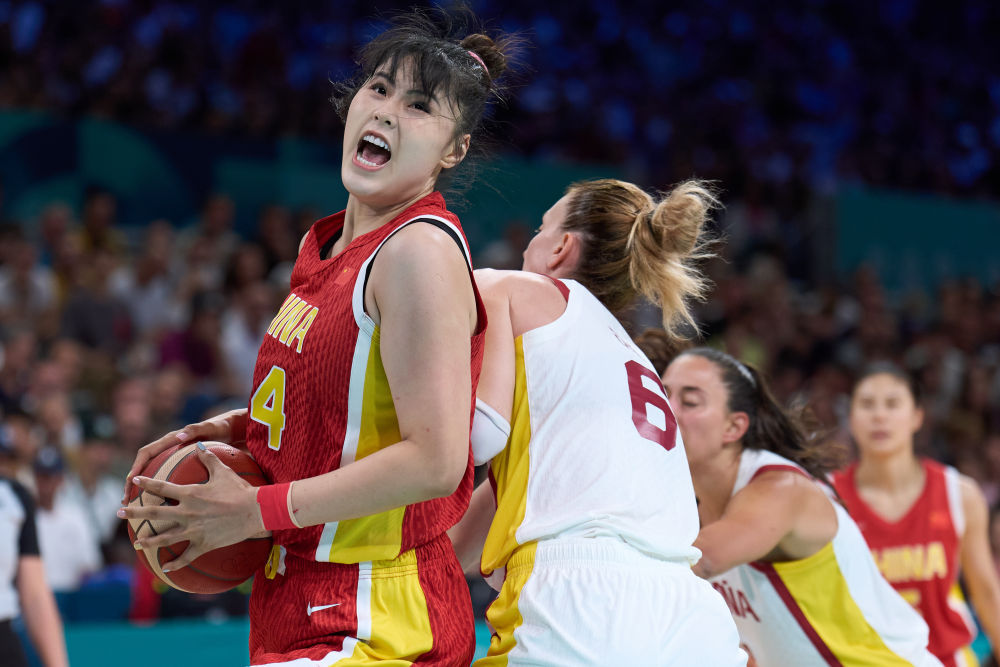 马丁内利：欧冠比赛空间更大，英超有些队喜欢摆大巴所以难踢（马丁内利：欧冠更开放，英超因部分球队摆大巴更难打）