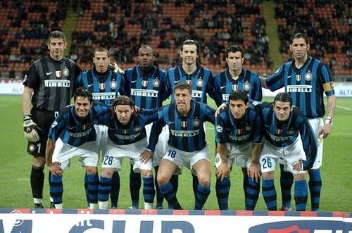 名记：雄鹿正在尽一切努力说服字母哥留队并瞄准多名球星引援（名记：雄鹿全力挽留字母哥，瞄准多位大牌球星补强）