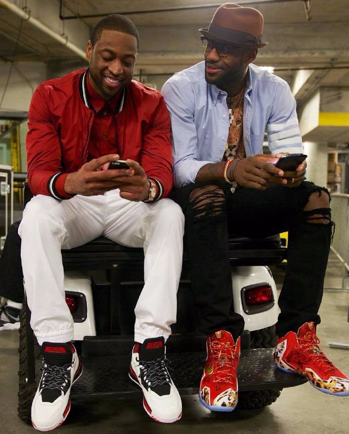 战广岛三箭前路易斯晒照：最后一舞；球员与申花合同月底到期（广岛三箭战前，路易斯晒照称“最后一舞”，与申花合同月底到期）