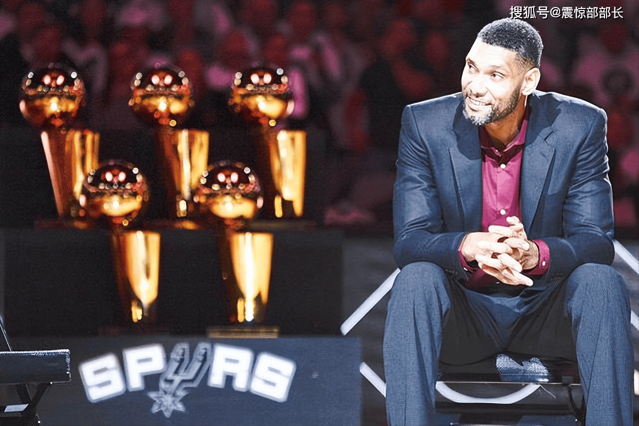 足球欧洲豪门爆发争吵，队内矛盾浮出水面（欧洲足坛豪门更衣室冲突升级，内部矛盾浮现）