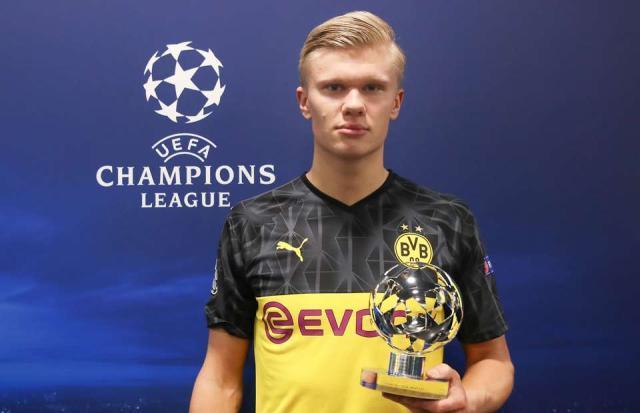 邮报：梅努希望冬窗离开曼联，有12家俱乐部对他感兴趣（邮报：梅努意欲今冬离开曼联，12家球队有意引进）