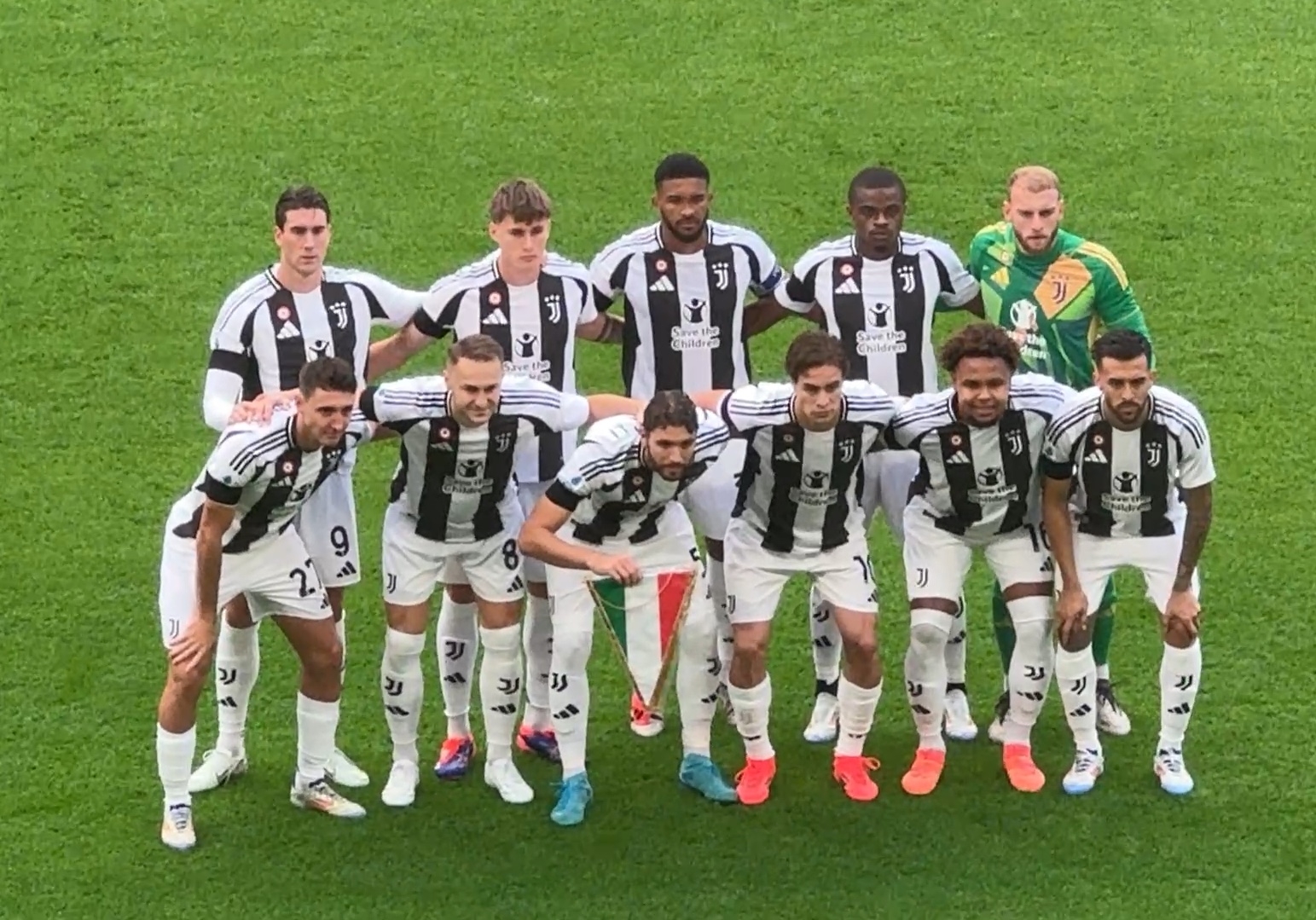 克拉克森替补得分达到8283分，超越吉诺比利升至历史第九（克拉克森替补得分累计达8283分，超越吉诺比利，位居历史第九）