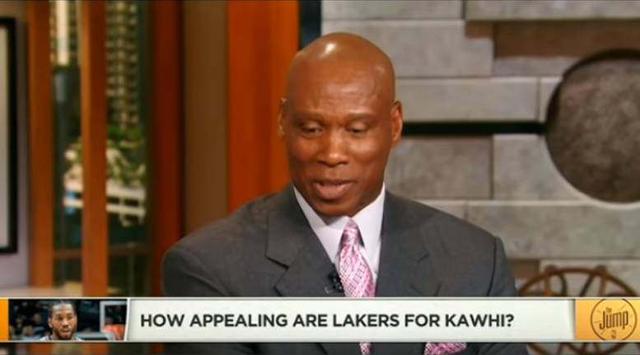 会上场吗？阿方索-戴维斯时隔262天进入拜仁的比赛大名单（阿方索-戴维斯阔别262天重回拜仁大名单：能否登场成看点）