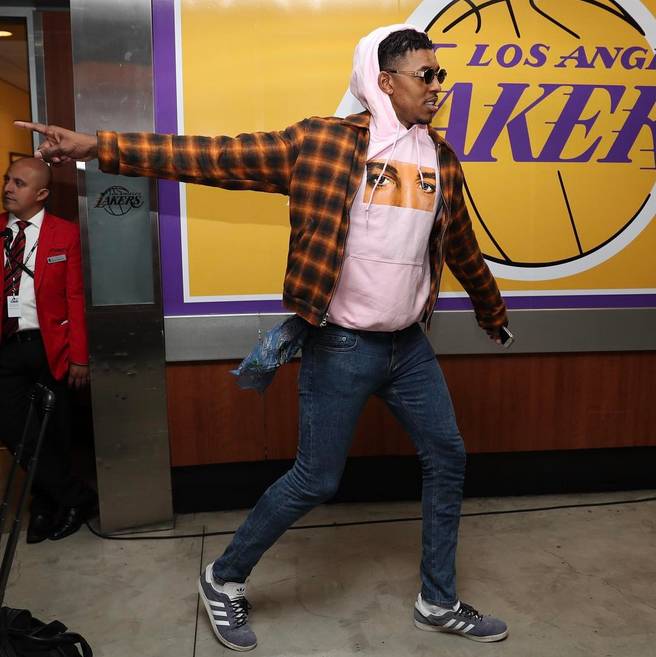 一五挡拆直接命中三分，解说：徐杰调动一五挡拆比外援还出色徐杰厉害不愧是（一五挡拆飙中三分，解说：徐杰调度胜过外援，果然厉害）