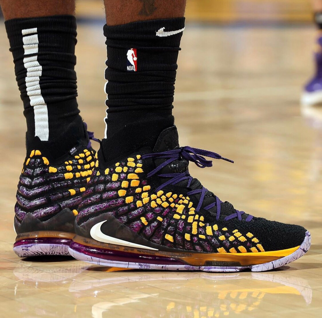 泰州队门将戴曜城谈苏超夺冠：我们值得冠军，泰州人民过年了（泰州队门将戴曜城评苏超封王：冠军实至名归，泰州举城同庆）