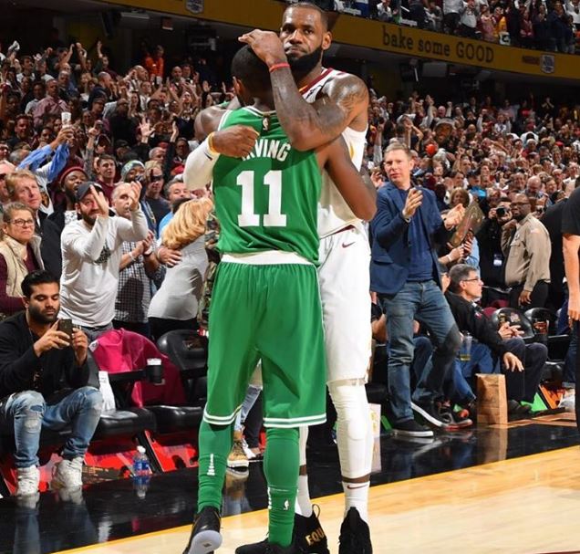 李冰冰三刷新疆滑雪场，明星效应如何引爆冰雪经济？（李冰冰三度打卡新疆滑雪场：明星效应如何带火冰雪经济？）