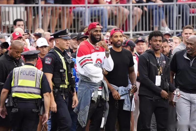 世界杯分组：3支东道主+阿根廷保送出线 法国进死亡之组 日本遇荷兰（世界杯抽签出炉：三支东道主亮相，阿根廷稳进淘汰赛，法国陷入死亡之组，日本遭遇荷兰）