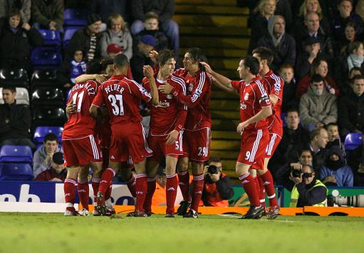 意甲积分榜：争冠白热化，米兰1球净胜球优势领先那不勒斯居首（意甲榜首之争白热化：米兰以1球净胜优势力压那不勒斯登顶）