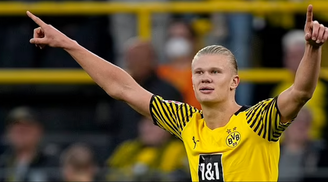 第21圈，诺里斯连过安东内利、塞恩斯、斯特罗尔、劳森，直接上到第4。（第21圈，诺里斯连超安东内利、塞恩斯、斯特罗尔与劳森，一举升至第4位）