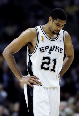 NBA战报：小瓦格纳伤退&布伦森30分，尼克斯106-100魔术（尼克斯106-100险胜魔术：布伦森砍30分，小瓦格纳因伤退赛）