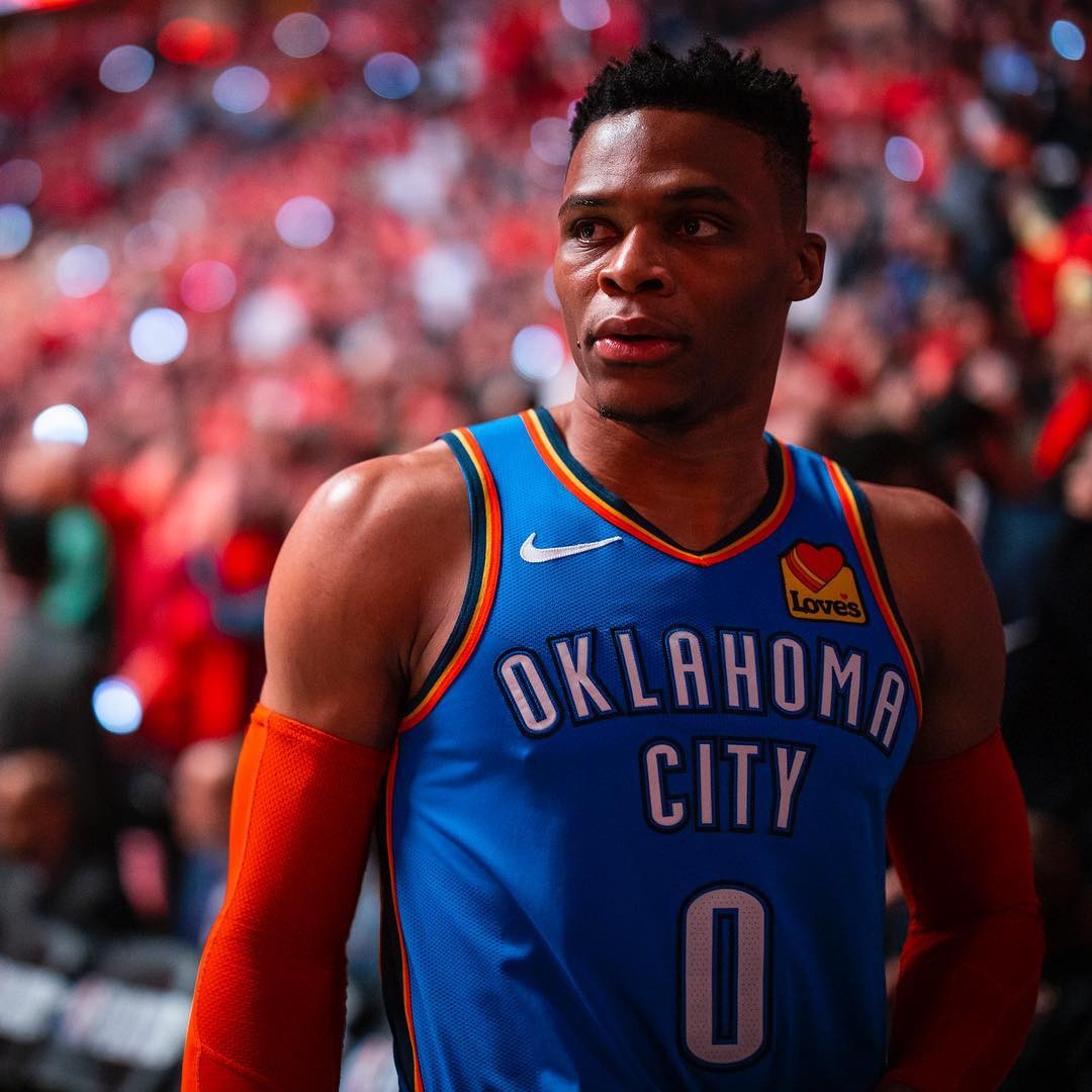 西部巅峰对决！约基奇三双机器能否压制爱德华兹的狂暴火力？（西部强强对话：三双之王约基奇能否遏制爱德华兹的暴走火力？）