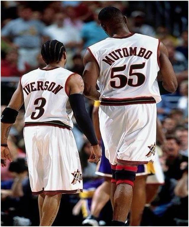 太阳报：曼联挖角西汉姆球迷服务主管，将担任新通讯总监（太阳报：曼联从西汉姆签下球迷服务负责人，出任俱乐部新任传播总监）