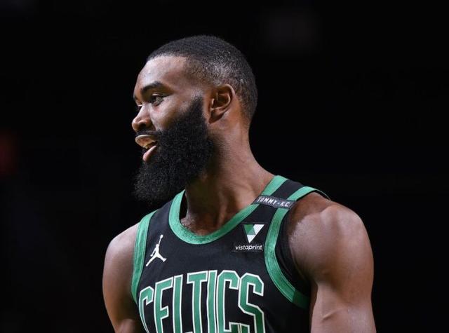 小香农防守端问题剖析：准备不足致比赛失利（小香农防守短板解析：备战不足成失利主因）