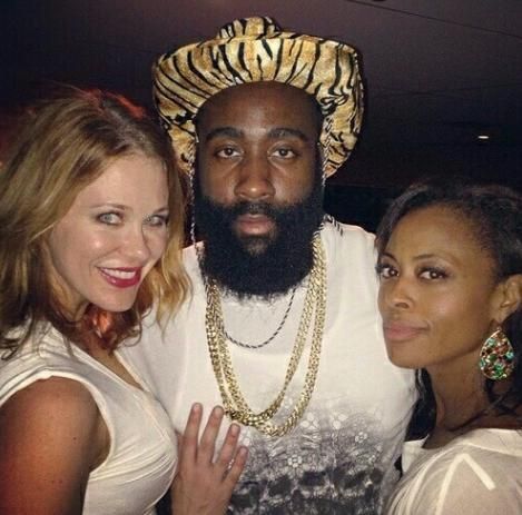 奥尔莫：亚马尔一直渴望入选国家队，他已习惯成为舆论的焦点（奥尔莫：亚马尔始终渴望披上国家队战袍，已习惯成为舆论焦点）