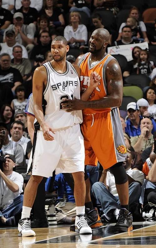 记者：世界杯抽签仪式开始前，大力神杯已经抵达华盛顿（记者：大力神杯已在世界杯抽签仪式前抵达华盛顿）