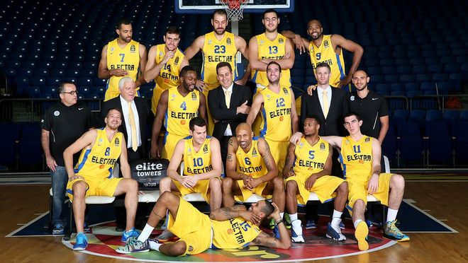 五人制足球速度与配合技巧解析（五人制足球：速度与团队配合的实战要点）