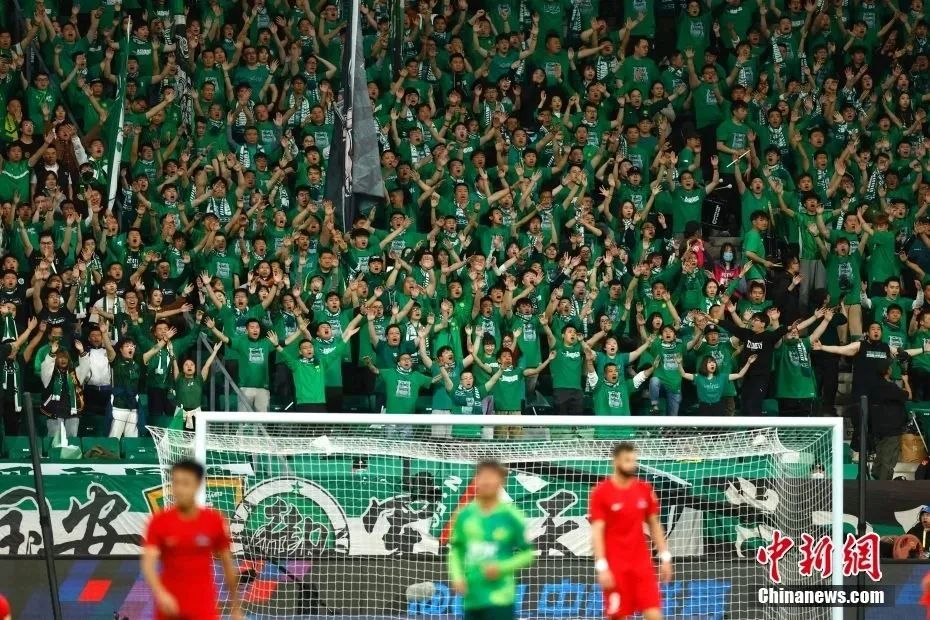 玉昆外援奥斯卡在老家开车遭遇起火，车内人员都及时逃生（玉昆外援奥斯卡老家驾车时车辆起火，车上人员均及时脱险）